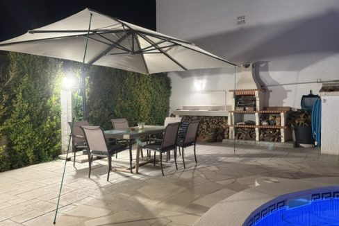 BBQ + TABLE A MANGER ETERIEURE