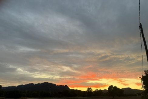 COUCHER SOLEIL COLLINE